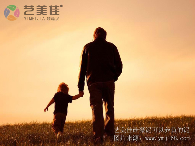 父爱如山，艺美佳硅藻泥：无声的爱，由无声的泥呵护！