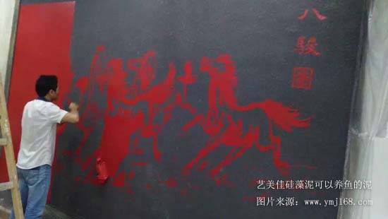 徐悲鸿的八骏图深受客户喜爱，我们看艺美佳硅藻泥怎么把它做成背景墙的。